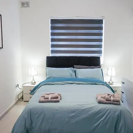 Bright And Spacious In Seaside Town * Сент-Полс-Бей