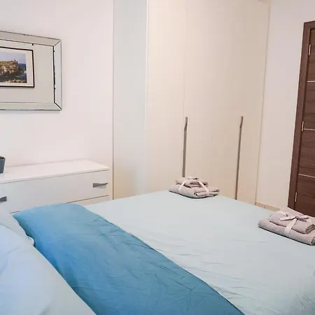 Bright And Spacious In Seaside Town Апартаменты *