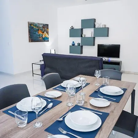 Bright And Spacious In Seaside Town Апартаменты *