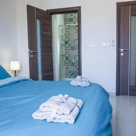 Апартаменты Bright And Spacious In Seaside Town Сент-Полс-Бей