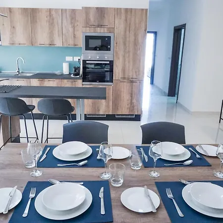 Apartman Bright And Spacious In Seaside Town