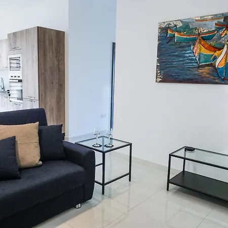 Apartman Bright And Spacious In Seaside Town