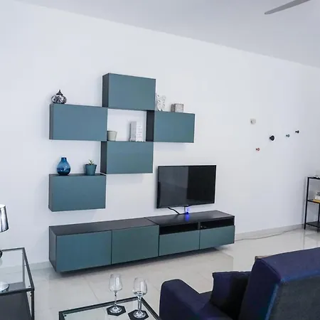 Bright And Spacious In Seaside Town Lejlighed