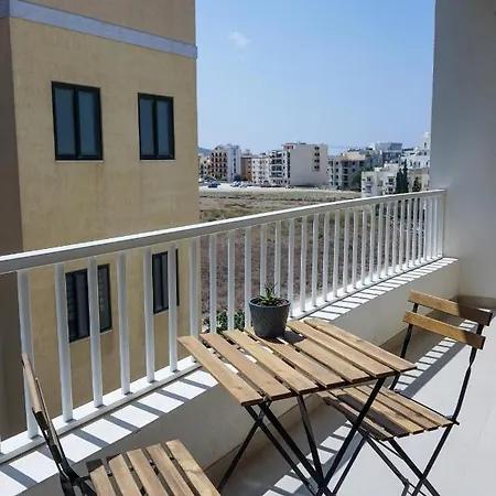 Bright And Spacious In Seaside Town Lejlighed