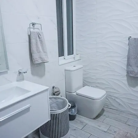Apartman Bright And Spacious In Seaside Town