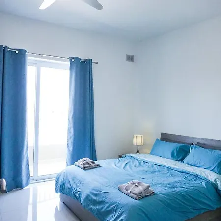 Apartman Bright And Spacious In Seaside Town