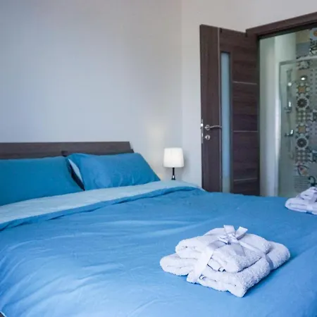 Apartman Bright And Spacious In Seaside Town